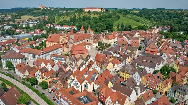 Die Stadt Ellwangen bietet Sehenswürdigkeiten, Shopping-Möglichkeiten und Restaurants. | Foto:  DJD/Stadt Ellwangen