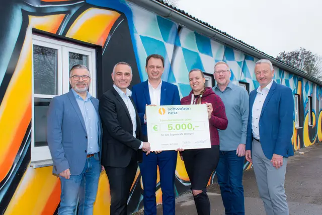 Von links: Wolfgang Behringer, Nihat Anaç, Oberbürgermeister Frank Kunz, Réka Klein-Kovàcs, Matthias Grätsch und René Schoof  | Foto: Andreas Albert - Stadt Dillingen 