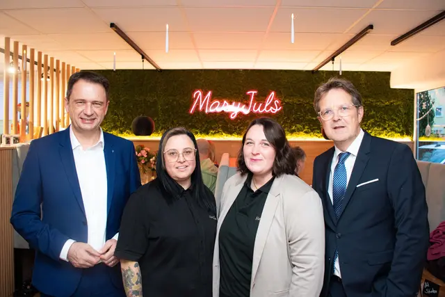 Von links: Oberbürgermeister Frank Kunz, Julia Englhard, Maria Fischer und Josef Albert Schmid  | Foto: Andreas Albert - Stadt Dillingen 