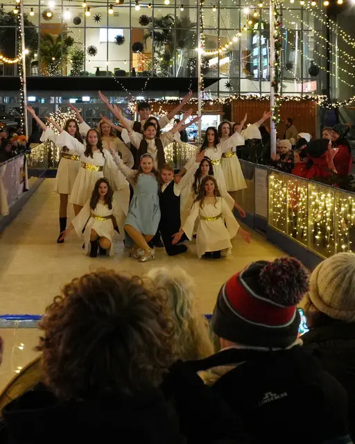 Das Kinderprinzenpaar Nina II. (Klement) und Luis I. (Gebele) sowie die Hofmarschallin Jasmin Königer und die Little Magic’s begeistern mit dem Faschingsmotto 2025/2026 »Euphoria« die Besucherinnen und Besucher. | Foto: Stadt Gersthofen (Kai Schwarz)