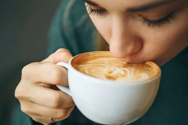 Für viele Menschen gehört Kaffee einfach zu einem guten Start in den Tag dazu. | Foto: DJD/Aral/franz12 - stock.adobe.com