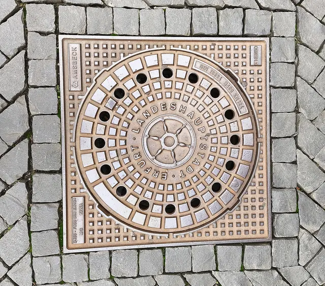 Erfurter Kanaldeckel | Foto: Shima Mahi