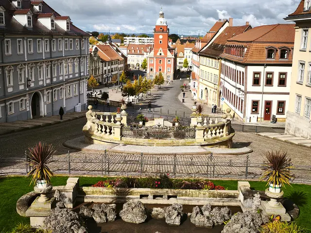 Blick hinunter auf Wasserkunst und Rathaus | Foto: Shima Mahi