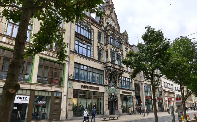 Fußgängerzone mit schönen Altbauten | Foto: Shima Mahi