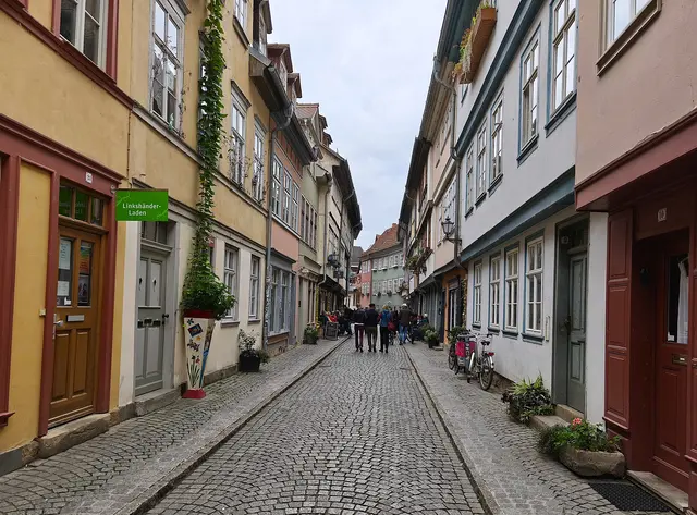 Da es Sonntag war, waren hier wesentlich weniger Menschen unterwegs. Leider waren aber auch deswegen die Geschäfte geschlossen. | Foto: Shima Mahi