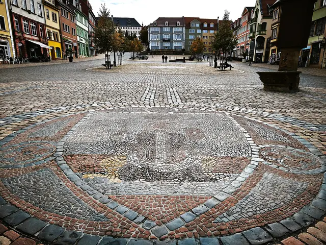 Im Zentrum von Gotha: Herrliche Mosaikarbeiten auf dem Platz | Foto: Shima Mahi