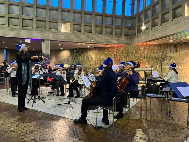 Unter der beschwingten Leitung von Ema Almeida gab auch das Streicherensemble "A Million Dreams" zum Besten und lud den Zuhörer zum träumen ein