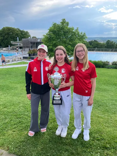 Wir haben den Wanderpokal nach Neusäß geholt. | Foto: Schwimmteam Neusäß