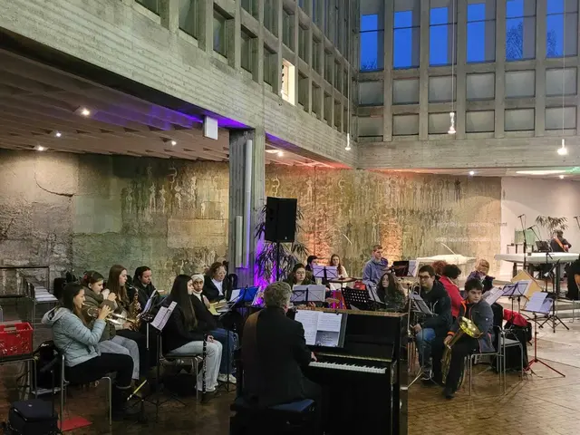 Young Sunny Mood und Sunny Mood, unter der Leitung von Gerhard Schuster spielten bekannte Weihnachtsklassiker und zeigten ihr Zusammenspiel