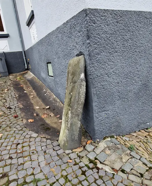 Der Kratzstein am Landhaus Mühle in Hatzfeld