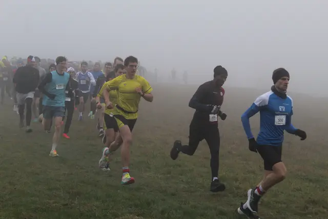 Dichter Nebel lag beim Start in Harburg über der Strecke