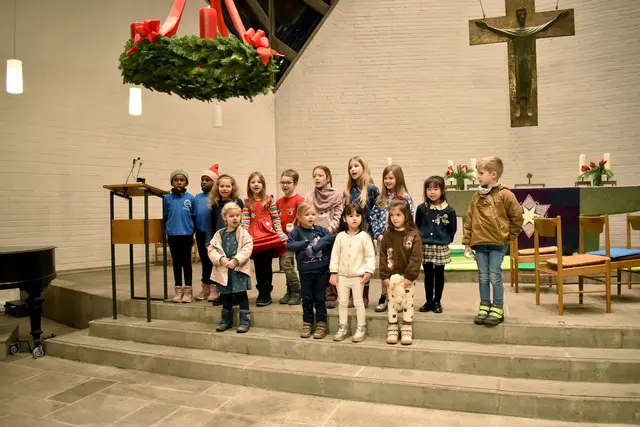 Der Kinderchor der Auferstehungskirche sang Nikolauslieder