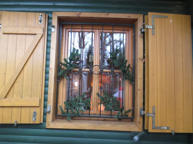 Auch die Fenster waren weihnachtlich geschmückt.