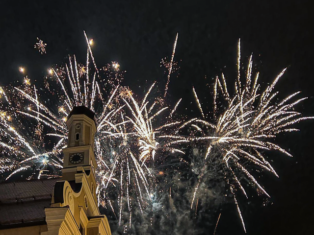 Friedberger Advent 2025 - Feuerwerk beim Rathaus zur "Nacht der Sterne" | Foto: FSeventfoto