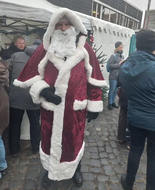 Der Weihnachtsmann in voller Montur, leider nicht aus Bothfeld.