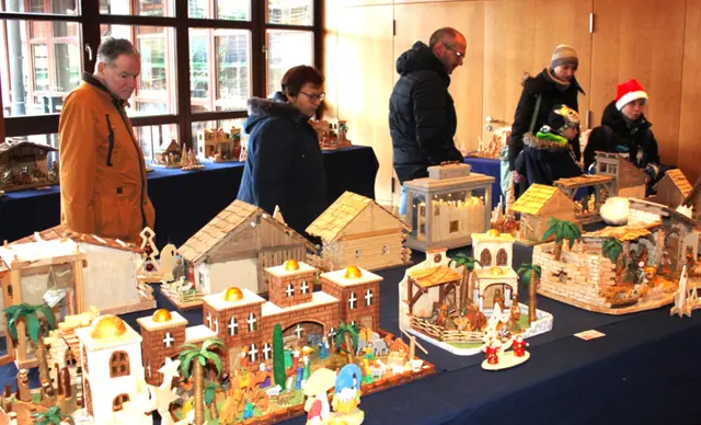 Die Krippenausstellung der Meitinger Hobbyfreunde im Bürgersaal erfreute sich regem Besucherzuspruch. | Foto: Peter Heider