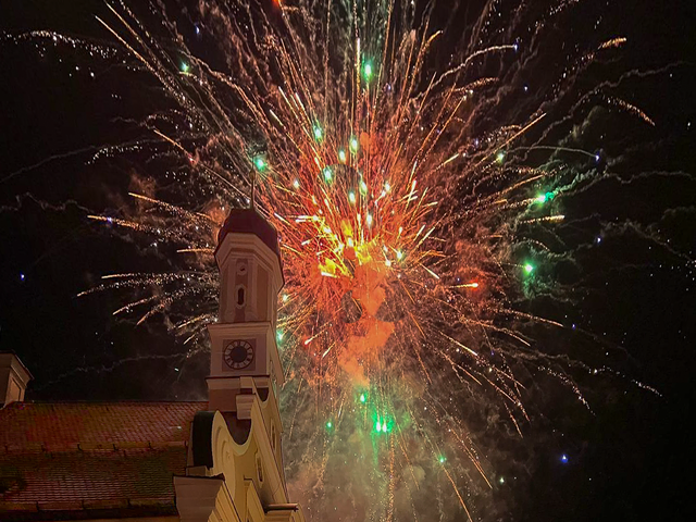 Friedberger Advent 2025 - Feuerwerk beim Rathaus zur "Nacht der Sterne" | Foto: FSeventfoto