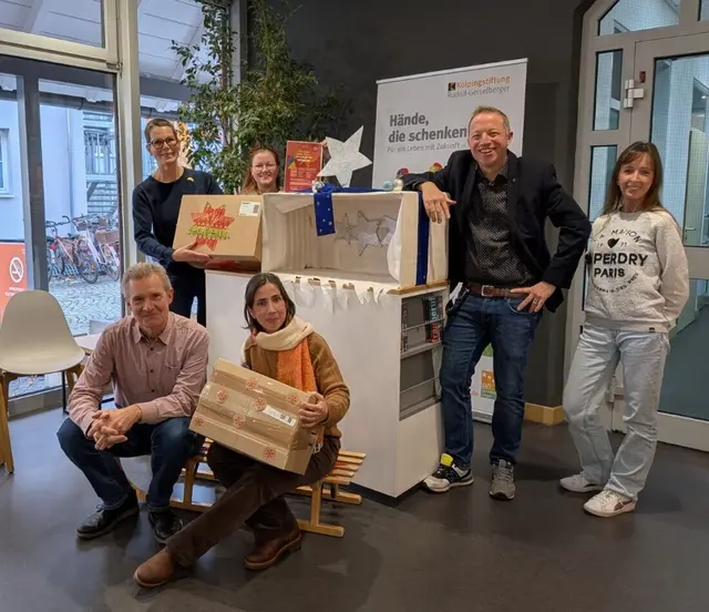 Endspurt - noch schnell ein Weihnachtspaket für die Ukraine bis zum 11.12.25 packen und an eine der Sammelstellen von Kolping abgeben. Oder alternativ an die Kolpingstiftung-Rudolf-Geiselberger für den Zukauf von Paketen spenden.