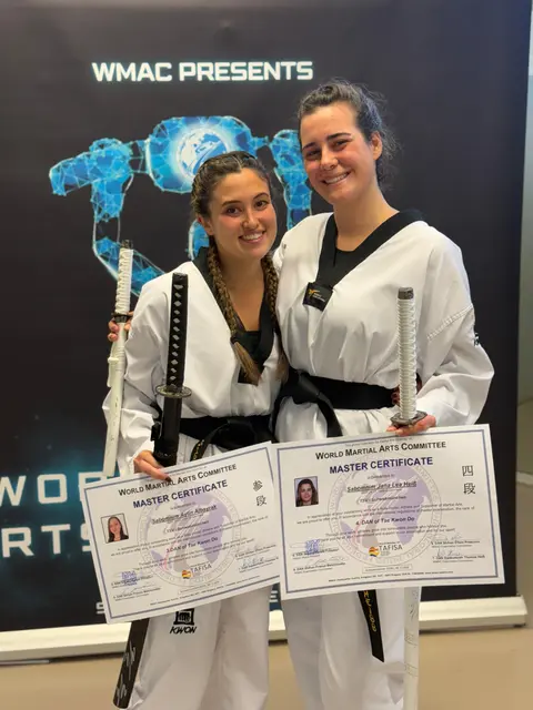 Die Prüflinge des TSV Schwabmünchen v.l. Aylin Albayrak und Jana Heiß