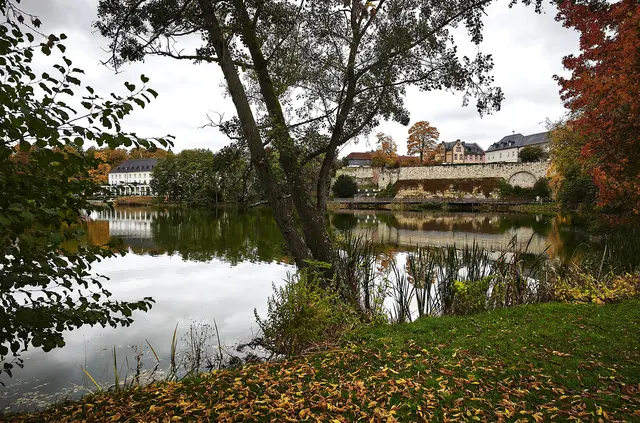 Der See ist das Zentrum des Parks. | Foto: Shima Mahi
