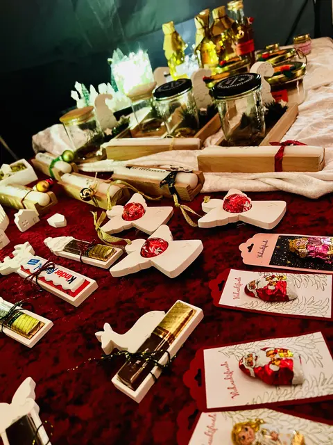 Kunsthandwerk auf dem Adventsmarkt der SG Sehnde am 1. Advent | Foto: SG Sehnde / jr