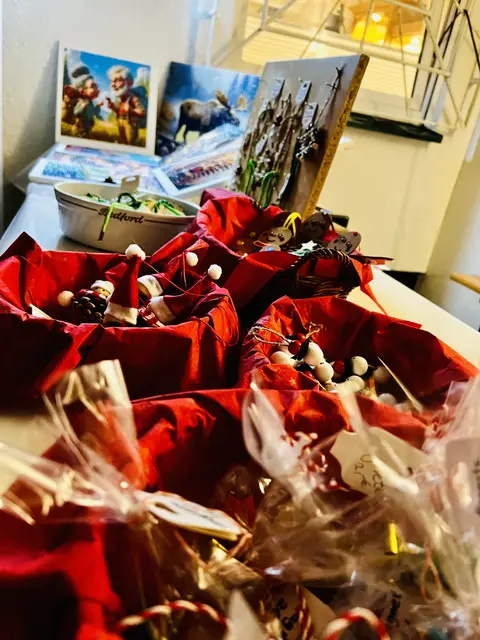 Selbstgebasteltes der Schützenjugend Sehnde auf dem Adventsmarkt  | Foto: SG Sehnde / jr