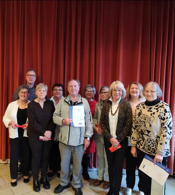 v.l.n.r.Ingrid Bieber, Carsten Dammenhayn, Anneliese Harlacher, Hermine Baurschmidt,Peter Röger, Brigitte Lehmeier,Ingrid Hörl,Karin Harfich,Alexandra Baurschmidt,Anne Lippert | Foto: VdK-OV Donaualtheim-Hausen