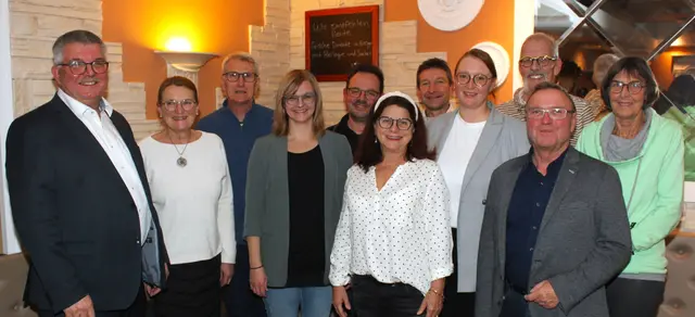 Bildunterschrift:
Die Kandidatinnen und Kandidaten der Freien Wählergemeinschaft (FWGem, von links): Robert Hecht, Anneliese Hecht, Michael Lindstedt, Michaela Meier, Pius Rau, Hannlore Britzmeir, Gerhard Libal, Franziska Mehring, Ulrich Kunisch, Rudolf Helfert (dritter Bürgermeister) und Edith Wiedemann. 
 | Foto: Peter Heider