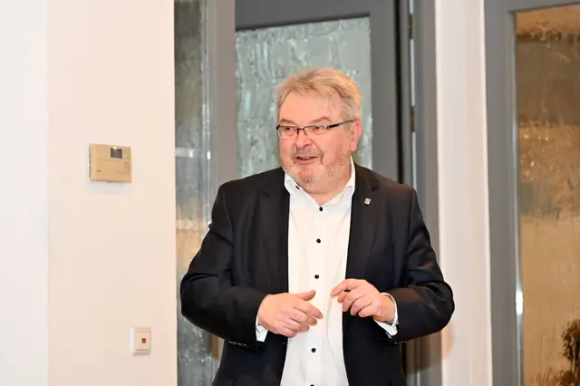 Thomas Hermann, 1. Bürgermeister von Hannover, ist nach Mittelfeld gekommen.