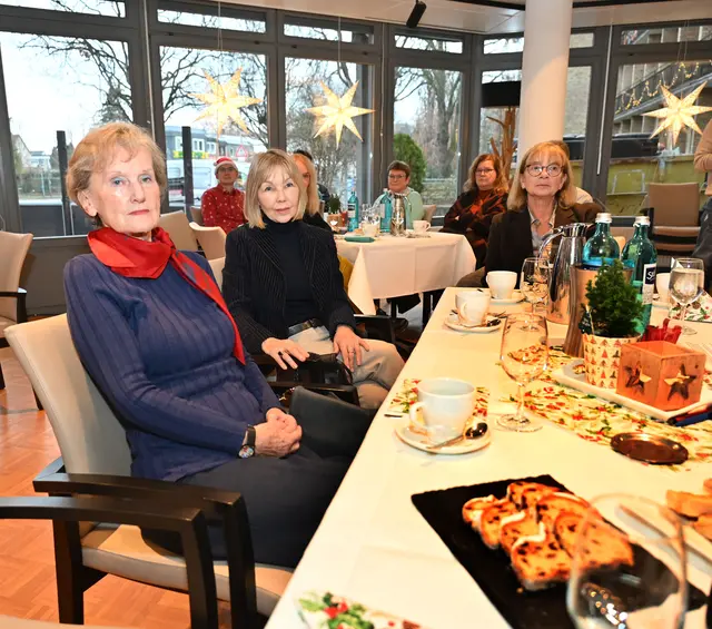2. und 3. v. l.: Lantagsabgeordnete Doris Schröder-Köpf und die stellv. Regionspräsidenten Petra Rudszuck