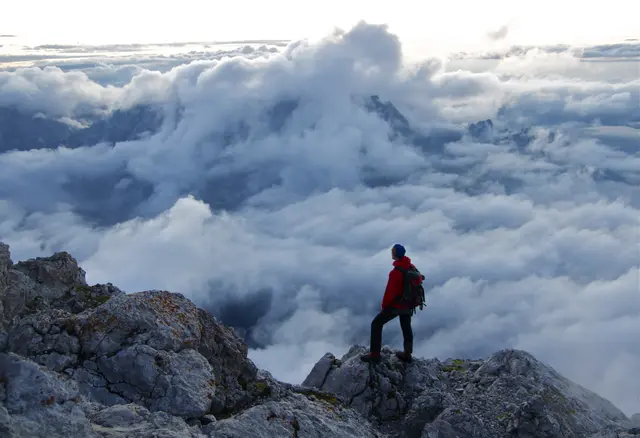 Als die Sonne da ist, können wir den gesamten Watzmann-Grat überschreiten. Später lösen sich die Wolken auf. | Foto: Kurt Wolter