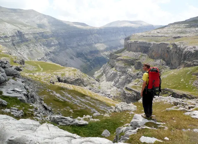 Und riesige Canyons mit 1000 Metern Tiefe. | Foto: Katharina Katgely