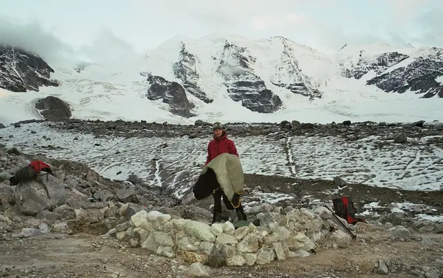 Natürlich sind die Eindrücke noch intensiver, wenn man in einer möglichst nur wenig besuchten Landschaft unterwegs ist und darin auch noch unter freiem Himmel übernachtet. Vom Abend bis zum nächsten Morgen ist man dann in der Weite dieser eindrucksvollen Landschaft vollkommen allein. | Foto: Kurt Wolter