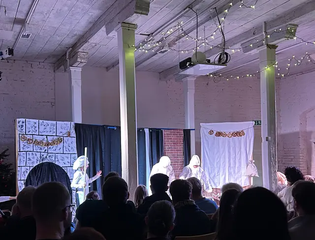 Es durfte keine Videos aufgenommen werden. 
Ich hoffe, man verzeiht mir, dass ich wenige Fotos gemacht habe. 