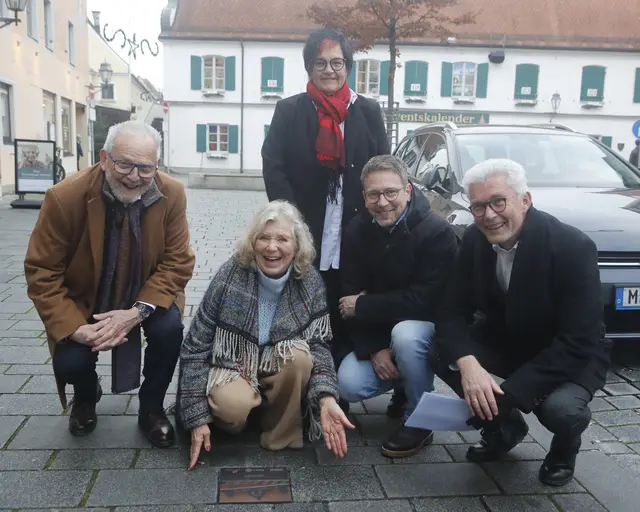 Bürgermeister Klaus Habermann, Jutta Speidel, Dritte Bürgermeisterin Brigitte Neumaier, Zweiter Bürgermeister Josef Dußmann und Ideengeber des "Walk of Fame" Dieter Nietzsche.  | Foto: Erich Echter