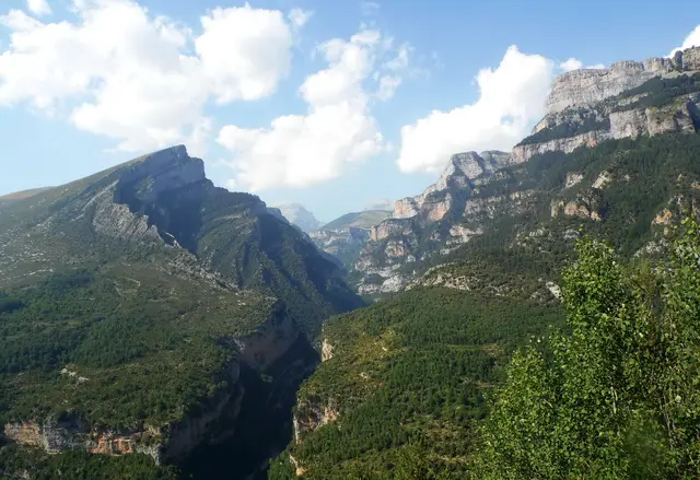 In den Pyrenäen gibt es tiefe Schluchten. | Foto: Kurt Wolter