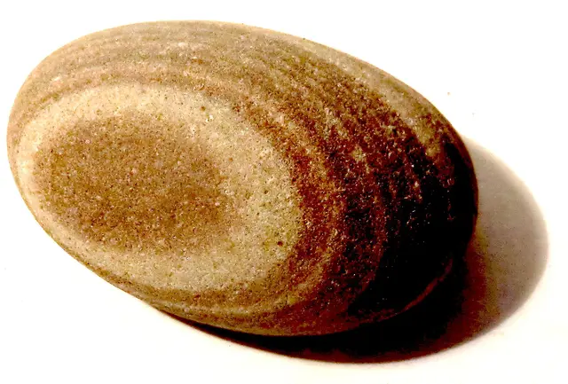 nur ein kleiner Kieselstein, aber ganz in der Form der riesengroßen Landschaftsbuckel der " bungle-bungels" im Nordwesten Australiens 