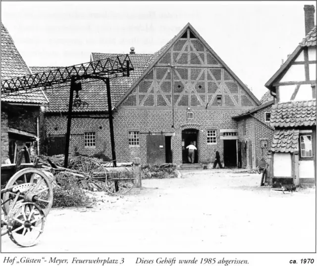 alter Bauernhof in alt Wennigsen mit viel Pachtland vom Kloster und das noch vorhandene älteste Wohnhaus am Feuerwehrplatz um ca 1732 (rechts) | Foto: Winfried Gehrke