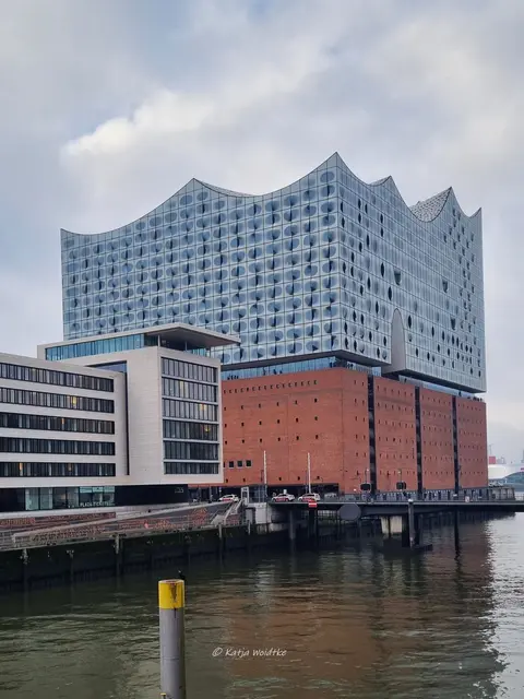 Hamburg entdecken (Foto: Katja Woidtke)

Elbphilharmonie - vom ehemaligen Speicher zum Konzerthaus | Foto: Katja Woidtke