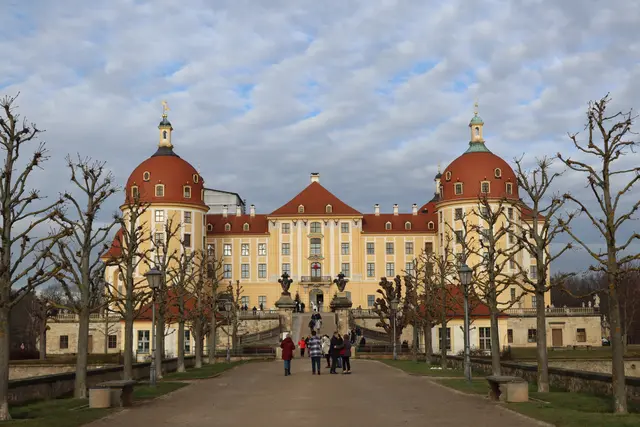 Barockes Jagdschloß Moritzburg
In den vier Ecktürmen befinden sich ein Speisesaal, ein Amtsturm, die Bäckerei und der Jägerturm