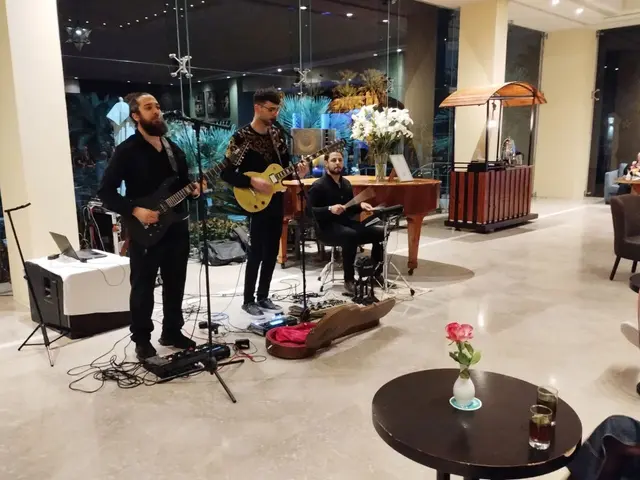 Nach dem Abendessen: Livemusik.
