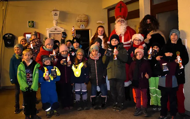Die Wühlmäuse mit dem Nikolaus, Knecht Ruprecht und dem Engel | Foto: Walter Trettwer