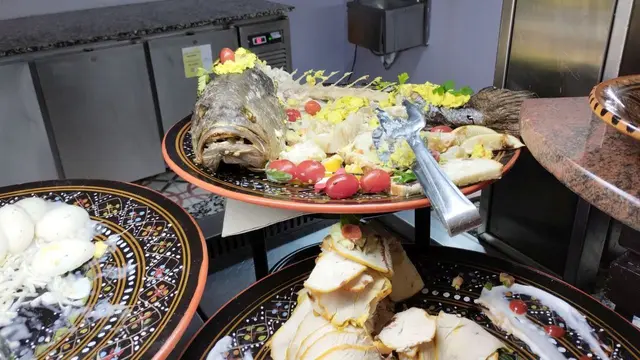 Fisch. - Etwas grimmig dreinschauend. 
