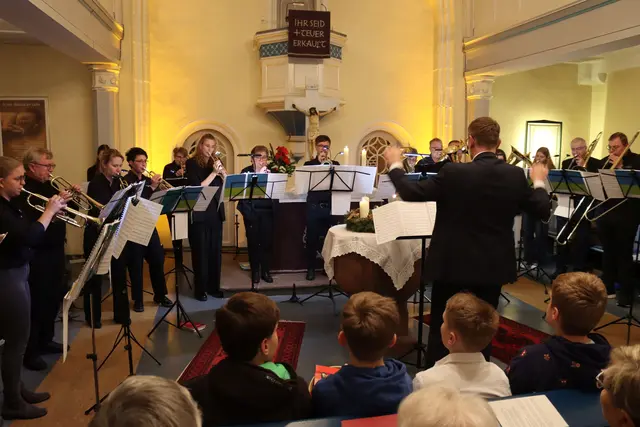 Der Posaunenchor in der Kirche von Niederwald