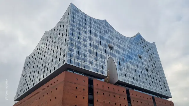 Hamburg entdecken (Foto: Katja Woidtke)

Elbphilharmonie - vom ehemaligen Speicher zum Konzerthaus

Moderner Aufbau auf den alten Mauern des Kaispeichers | Foto: Katja Woidtke