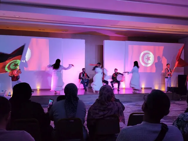  Die Musiker und Tänzer/innen wechseln täglich.
