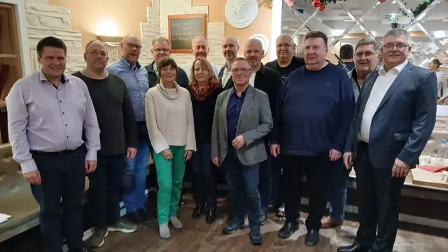 Kandidatinnen und Kandidaten FWG Meitingen, v. links: Norman Alexander, Nikolaus Stegmiller, Mike Nitschke-Bala, Andrea Plener, Christian Schemberg, Manuela Libal, Günter Mederle, Franz Wengenmayr, Rudi Helfert (3. Bürgermeister), Christoph Dirr, Wolfgang Kempf, Armin Nagl, Bartholomäus Weinmüller, Robert Hecht (stellv. Kreisvorsitzender)
 | Foto: Peter Heider