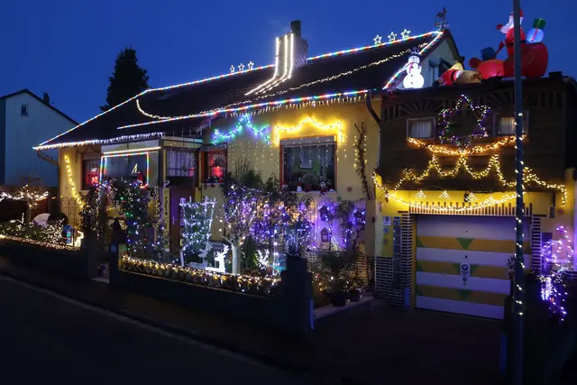 Weihnachtlich dekoriertes Haus in Cölbe