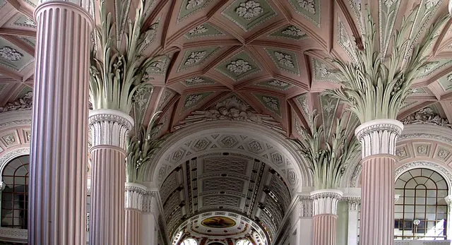 GEMEINT SIND DIE SÄULEN
Eugen - 1 Punkt - Reliefpfeiler