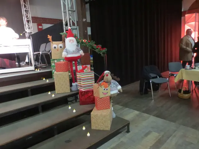 Hier wieder der Rand der Bühne ,schön geschmückt.